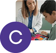 Profesional acompañando a un niño en la consulta