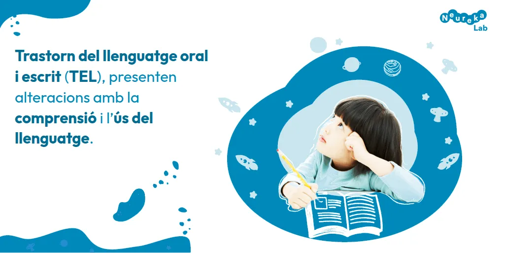 Infant pensatiu amb llapis i llibreta; el TEL comporta alteracions en la comprensió i l’ús del llenguatge.