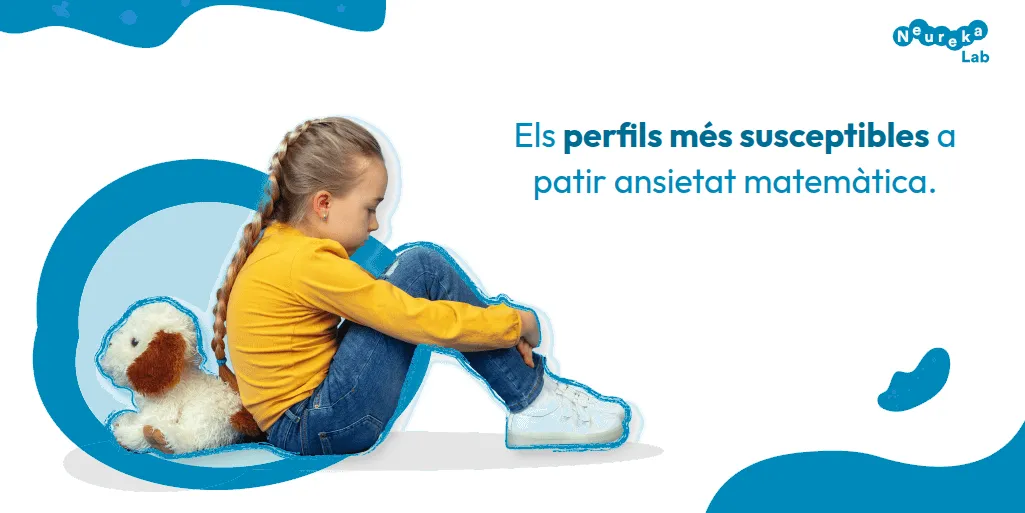 Nena trista asseguda a terra abraçant-se les cames; els perfils més susceptibles a patir ansietat matemàtica.