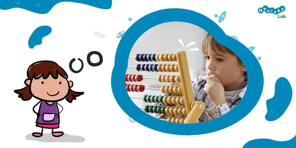 Niña pensando en un niño que observa atentamente un ábaco de bolas de colores