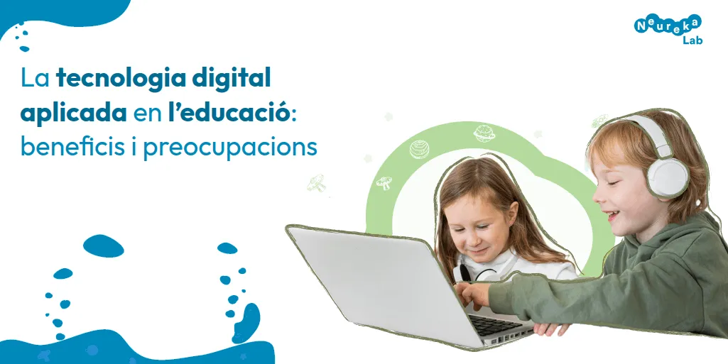 Dos infants somrient davant d’un portàtil; títol: la tecnologia digital aplicada en l’educació, beneficis i preocupacions